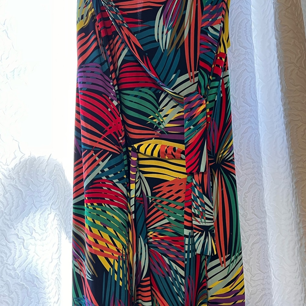 BCBG extra small multi color dress. Sleeveless with a high neck. Worn once.